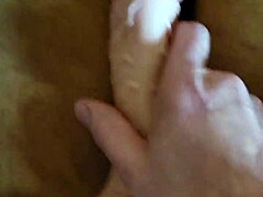 Remek1222's solo webcam intrigue
