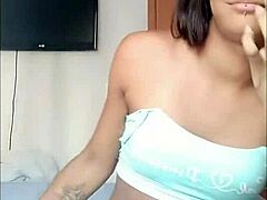 Brazilian Amateur's Tiny Curves Shine