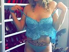 PUBLIC MILFS FLASH AND PLAY