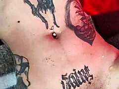 El dildo triggers intense squirting orgasm play