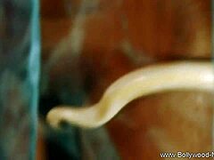INDIAN GIRL’S SIZZLING TEASE