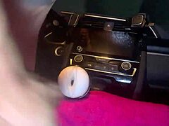 Solo babe jerks off raw on camera