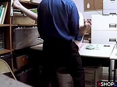 Blonde teen’s clever escape
