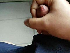 Jerking off for the girls out there