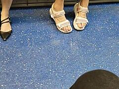 i'm obsessed with candid feet