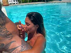 Amateur couples' bold vacation passion