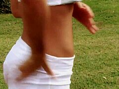 Cinthia Fernandez’s Curvy Gym Tease