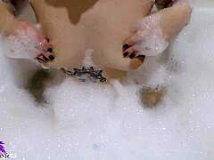 TEEN'S MESSY DILDO CLOSE-UP