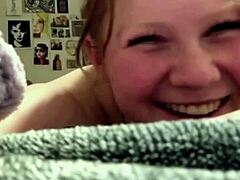 Redhead’s Natural Curves Captivate