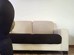 Leggings Grip Her Curves