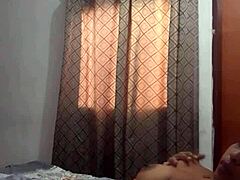 Hourglass Shape in Daring Moves