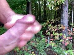 Solo pleasure time with a crazy clit rub