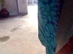 Indian aunty caught in steamy action
