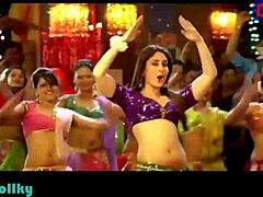 Kareena’s Alluring Navel Tease On Display