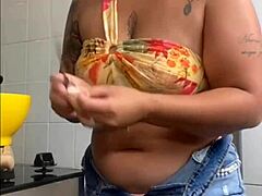 Big Pussy Flashing In Live Exhibitionist Show