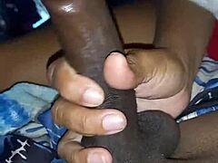 convidei minha vizinha para assistir um filme e ela faz sexo oral bem safado