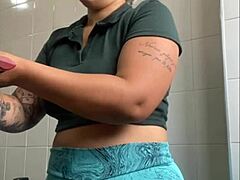 i like to show my swollen slit, it's so big.