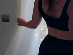सुंदर विदेशी किराए के लिए मुझे चूसती है