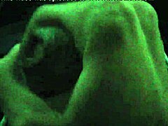 uma punheta rapidinha com música solo