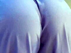 Roseredvip licks pussy