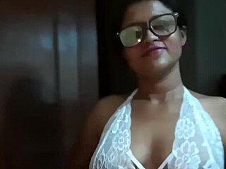 Indian Beauty’s Mesmerizing Slow Reveal
