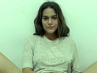 Mi Hermanastro’s Taboo Teen Blowjob Part 1