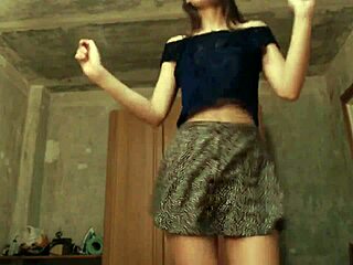 Gorgeous Girlfriend’s Teasing First Blowjob On Cam