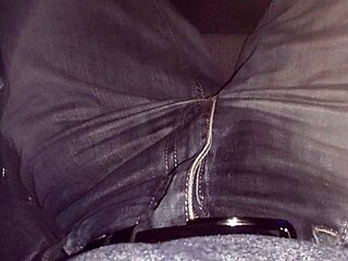 Peeing in tight jeans without shame