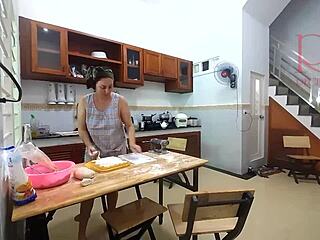 Ever seen Regina Noir cooking naked?