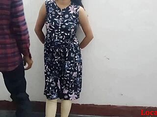 What’s behind this aunty’s outdoor fuck video?