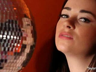Taylor Vixen’s Daring Lesbian Play With A Stunning Brunette