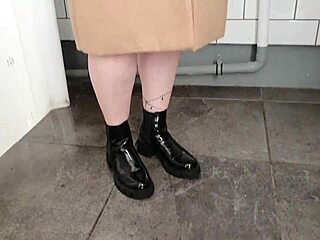 Nz milf slut flashes in public toilets