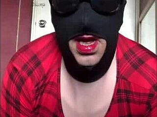 Bisexual crossdresser whispers a daring secret just for you