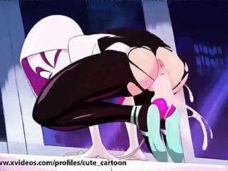 Spider-Man's playful Gwen encounter