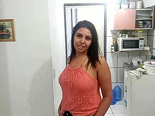 Milf Sarah Rosa's seductive cleaning