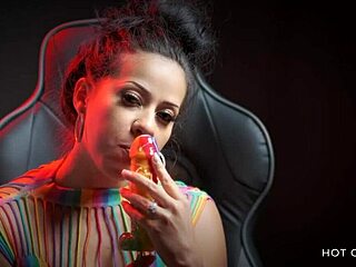 Latina’s Sensual Natural Curves Lesson
