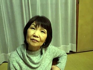 ASIAN MILF IN STEAMY DESIRE