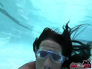 Brunette milf sofie marie fingers pussy underwater