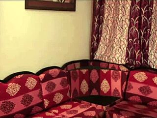 Aunt explores housewife’s hidden desires