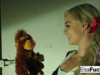 Teen Elsa Jean’s Desperate Alleyway Tryst with Stranger