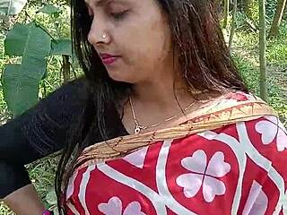HOUSEWIFE'S SPICY INDIAN SECRETS