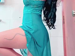 Joi Boquete Greluda Guides Your Hand in Wild Orgy