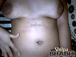 desi shilpa fingers shaved pussy hard