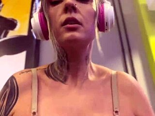 What’s This Sweaty Gym Slut Hiding Outdoors?