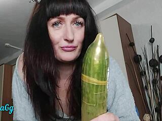 SOLO GIRL UNLEASHES DEEP