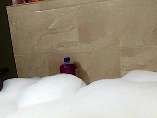 Cyno’s Daring Solo Bubble Bath Cosplay Tease
