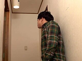 What’s up with this asian teen’s creampie doggystyle?