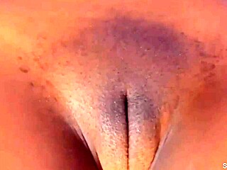 Sexystacy7’s Phat Pussy Amateur Clit Rubbing Session