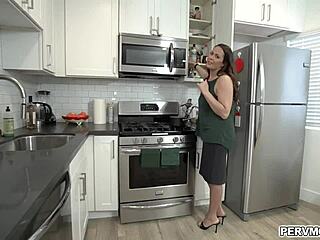 Elexis Morgan's milf threesome shines