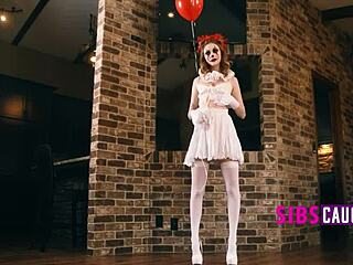 dressing as pennywise for halloween with stepsis